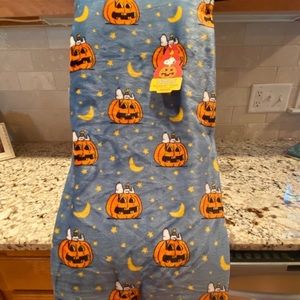 Peanuts Snoopy Halloween Blanket